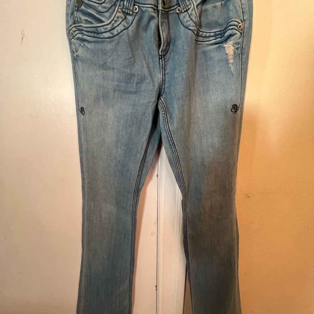 House of Dereon Boot cut Jeans. Size 26. Light blue with dark stitching.